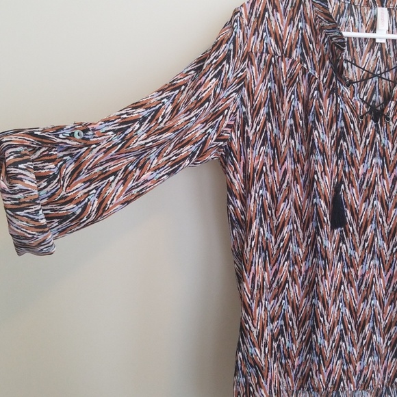 Patterned Laced Top - Picture 4 of 5